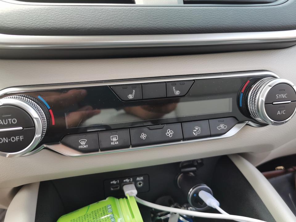 天籁2.0L智行版（空调外循环是哪个按键）