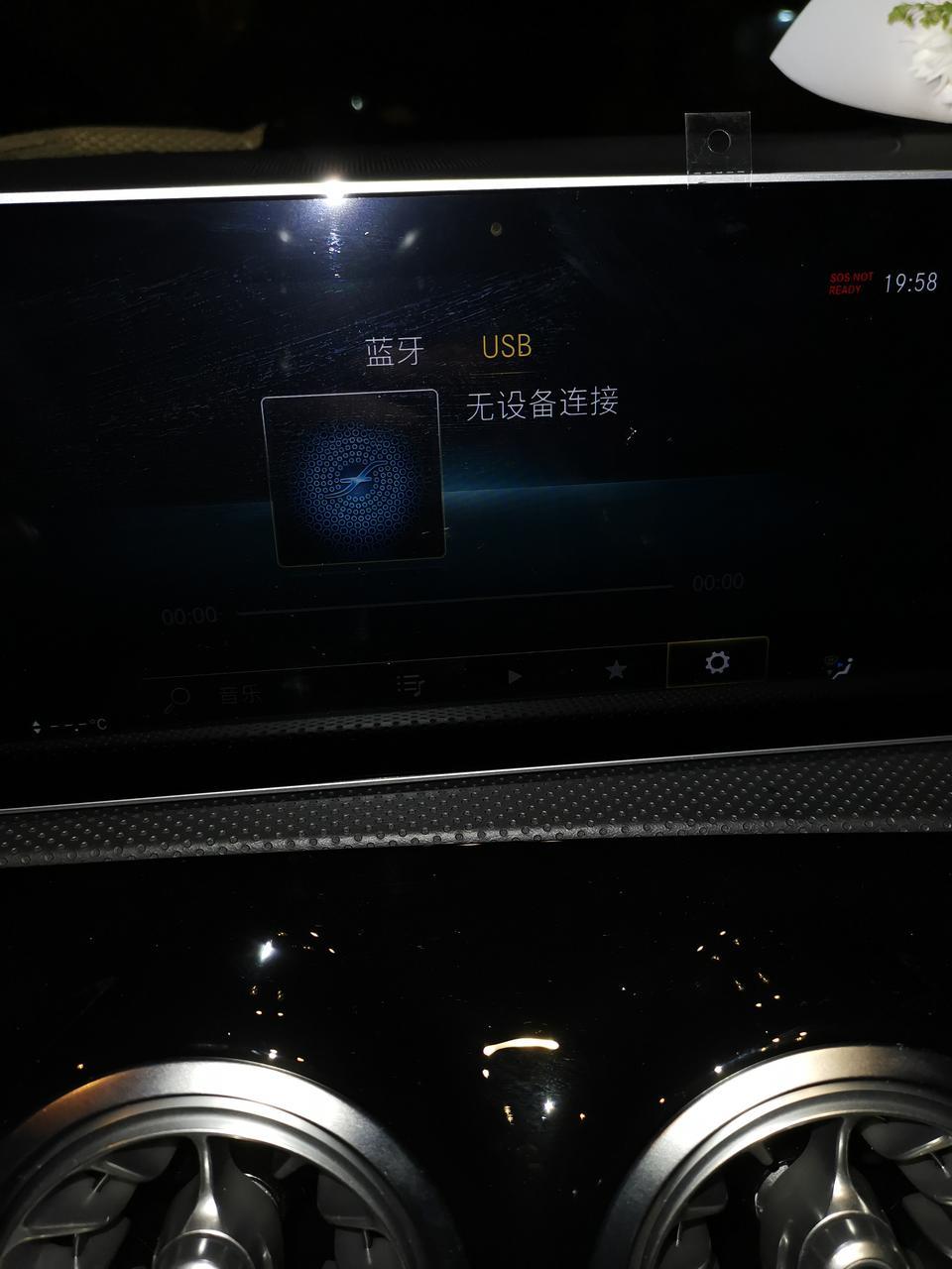 奔驰a级-我买了车载U盘，为什么我的A200L识别不到USB呢？那位大神给我解释一下