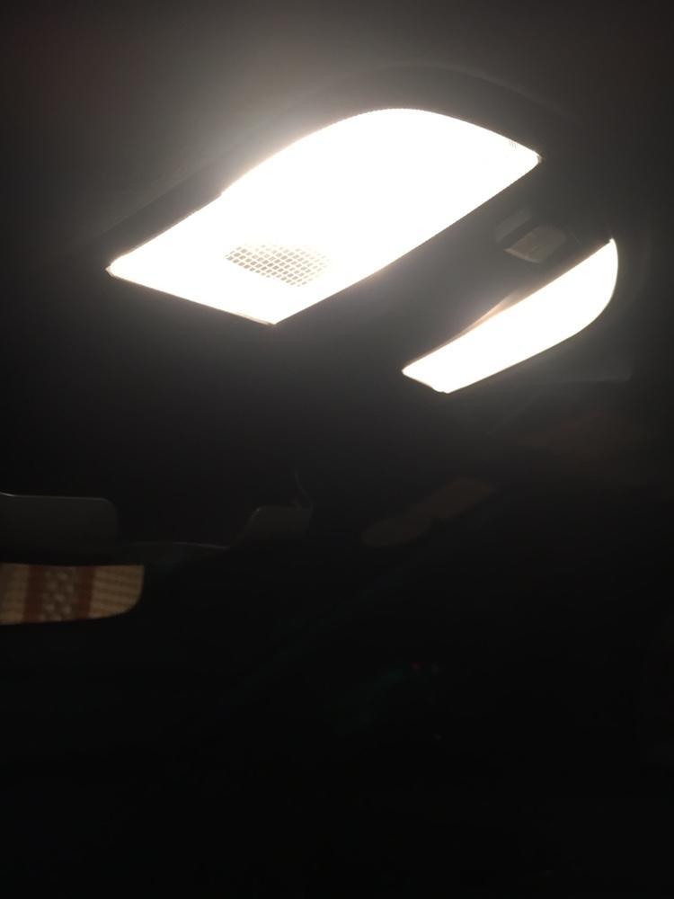 领动-车里这个灯怎么关不了，下车熄火他就关上，到上车一直亮，开关不管用，不知道安了哪里