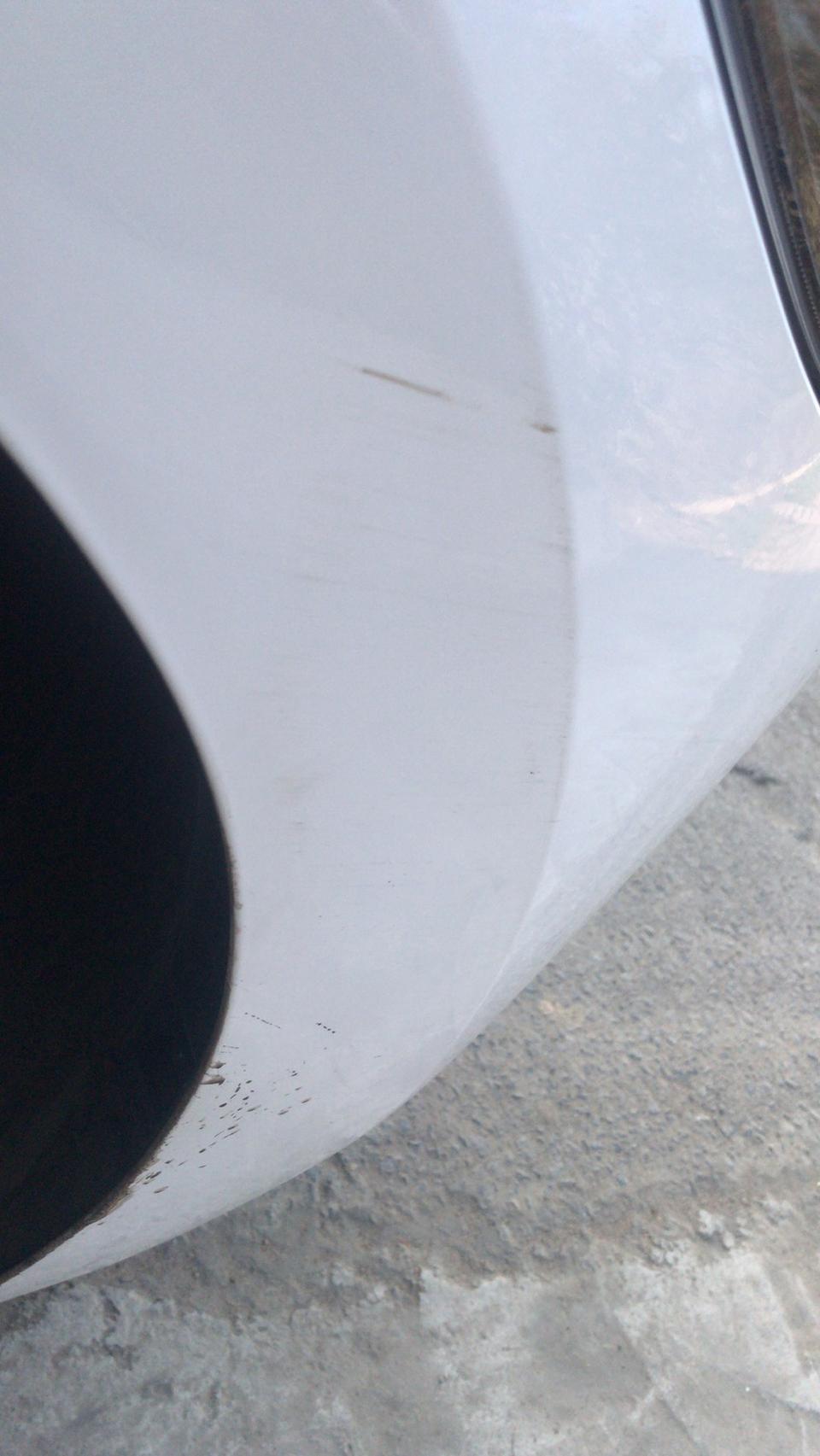 领动-车门有两道内凹。面积不大前轮睸那个地方被别人蹭了。有没有什么好的办法，求教大神。怎么做才能和新的一样，刚提车没有半个月，就这样了看着好心疼啊