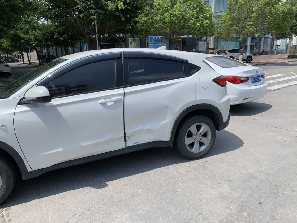 本田xr-v-被撞了，以后卖车贬值高吗？要换车门！还有就是能要求对方赔贬值费吗？前提是对面无证驾驶！