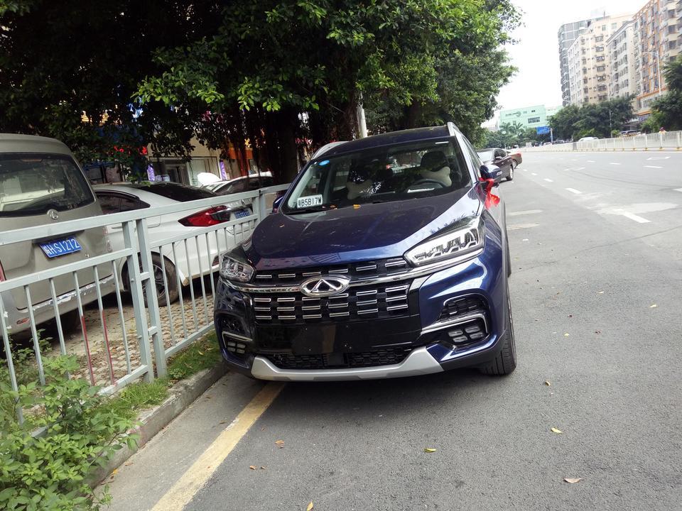 瑞虎8-怎么把油耗调出来显示在屏幕上呀？还有胎压监测在哪儿？