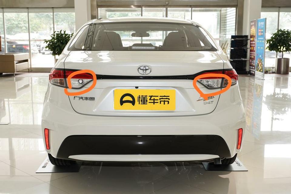 雷凌-这两边灯泡怎么不一样。。。我的也是