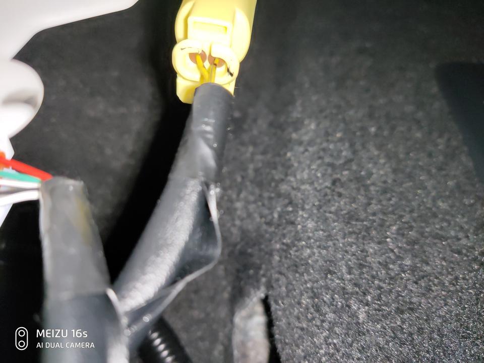 雷凌-各位大佬，刚提3天的新车，偶然发现副驾驶坐垫下面的这个是啥，为啥是这样子