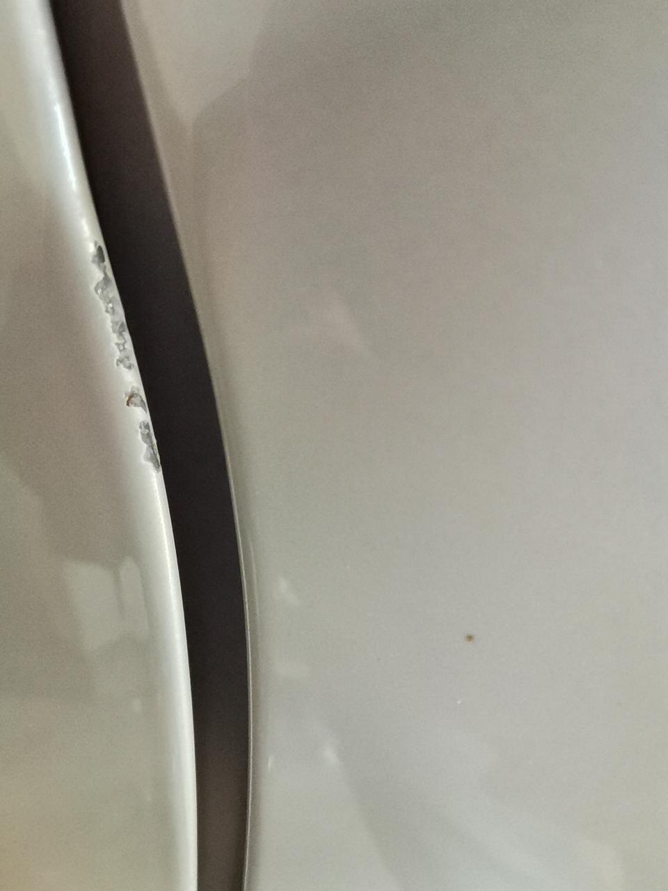 雷凌-开门得时候后门瞌了下，这个那补漆笔可以修吗？