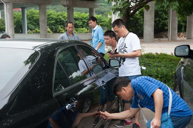 雷凌-车子放在维修店里，店主试车撞死人没有能力赔偿，车主要负责吗？