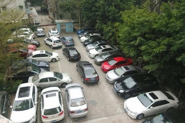雷凌-小区停车位每天满车“怪象”，难道他们都不用上班？