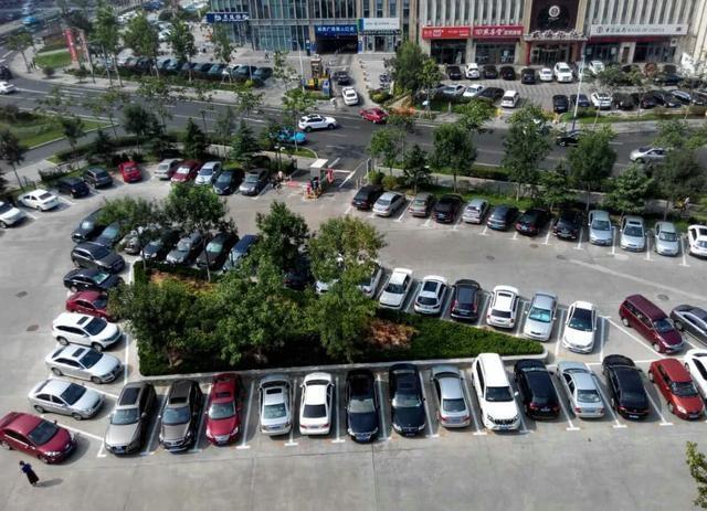 雷凌-小区停车位每天满车“怪象”，难道他们都不用上班？