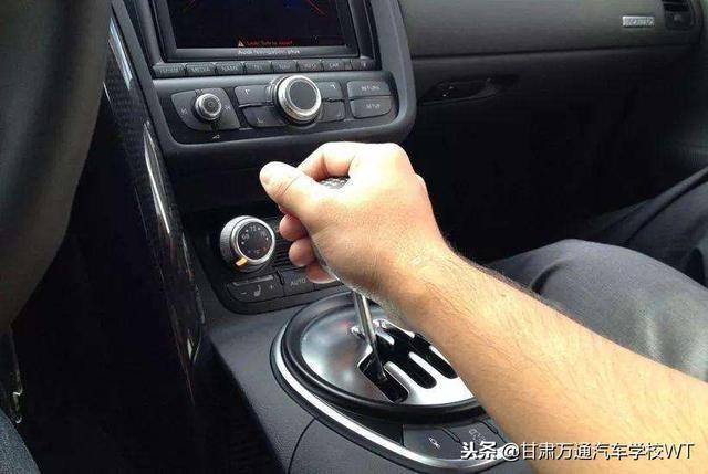 雷凌-自动挡车从D挡换到S挡，到底有哪些讲究？