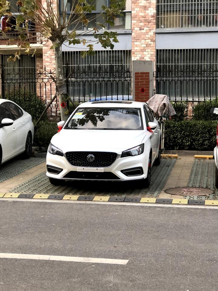 名爵6手动的兄弟们，你们有没有觉得起步的时候轻点油门转速基本没有上升有一种给不上油的感觉，然后再给一些有可能转速一下就会上来到2000转左右。看到的手动车友进来聊聊