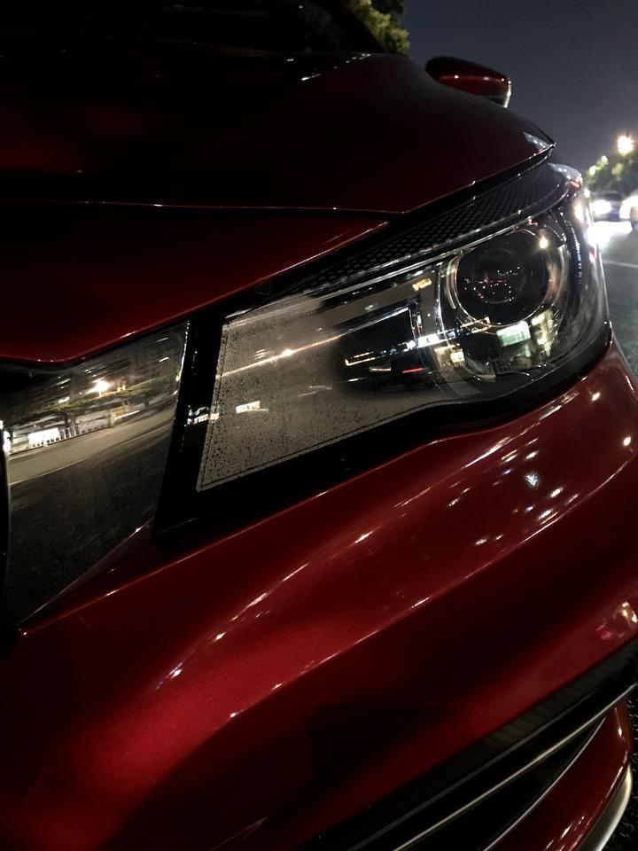 名爵6新车，大灯行车后就会起雾，是不是质量问题？4s店售后说是温差导致的是正常的，叫我开灯30-40分钟就会消散，我开灯30多分钟后还是没有消散，然后说要向厂家老师上报看什么问题。几天时间了消息都没有，今天发微信给售后都不回复我一下。我想知道就算温差问题，也不会每次都起雾吧，只要开车一段时间就会起雾。麻烦请懂车的老铁帮忙解答一下，我是否应该向4s店索赔更换。感谢！！！