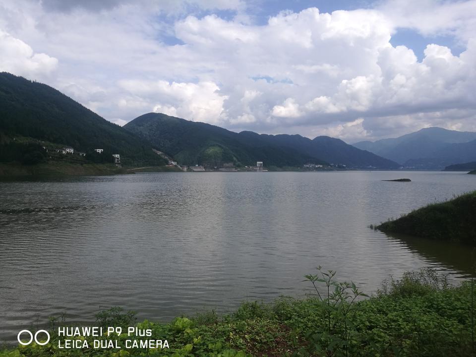 各位大佬，人生第一辆车决定买名爵6  手动运动版落地大概是多少啊，家里只给十万，莫得存款，要是不高我还能说服下，在线等
