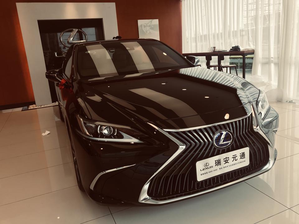 2018款雷克萨斯ES300h黑色卓越版，5000公里新车，能卖多少钱