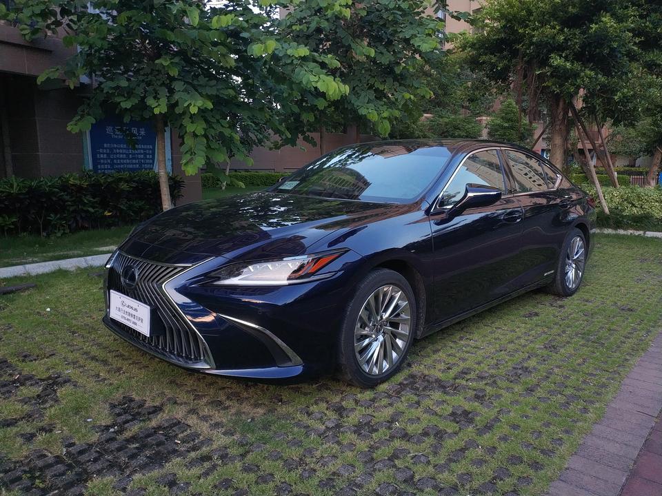 雷克萨斯es-8月初提车，ES200，第一次买车，老驾照(十多年)，新驾驶员，(驾校出来很少开车)，请大家多多给点意见，提车应注意什么，上牌要带什么，开车注意什么，谢谢大家给意见