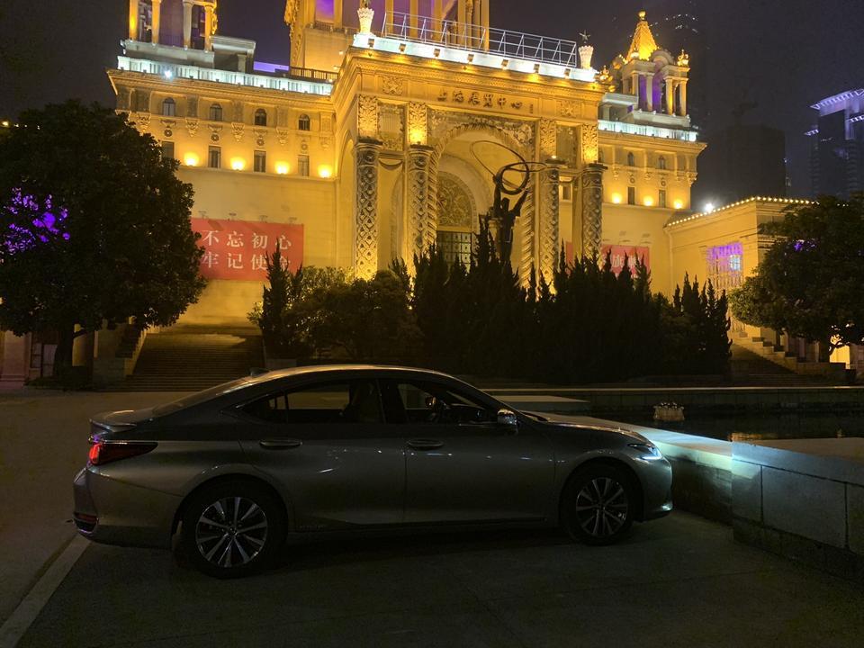 雷克萨斯es-各位ES车主，佩哪些车饰用品？在什么店买的，帮忙推荐一下。