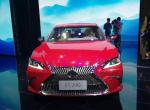 雷克萨斯es200卓越版，播放音乐可以用usb吗？usb在车里有几个位置可以放歌？有SD卡槽放歌吗？