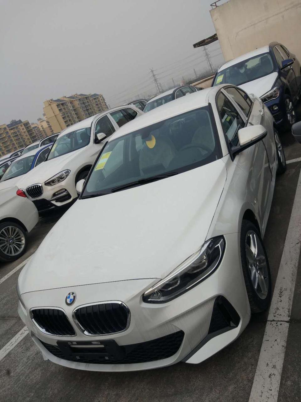 宝马1系-想问下19款的118i运动套装版后期可以自己去加装定速巡航吗？高速上开没有这个功能真心腿难受，大概费用多少钱，去4s店还是外面去装？