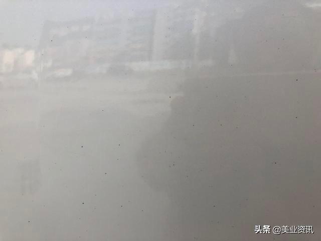 才开3万多公里，普拉多才购买两年多的车，车漆薄如保鲜膜，三年不到的家用车就变成了许多黑花点，貌是自然生锈了，好歹也是四五十万的车呐，大家帮我看看这是什么回事呢？每次洗车都一肚子气