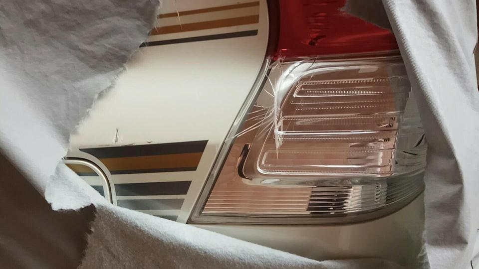 普拉多-懂车帝的车友 自己有配件 霸道2700主驾驶室后刹车灯 去维修店更换灯 一般工时费多少？只是更换灯而已 不难