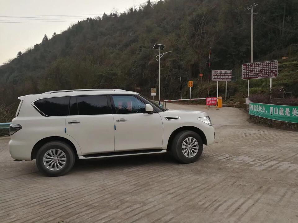 身边朋友陆续都在换越野车，有两个朋友已经提了途乐，朋友们都在劝我买个越野车一起玩！现在我比较纠结是买途乐4.0好还是还是普拉多3.5好？求解