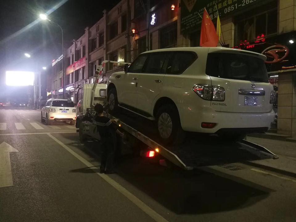 身边朋友陆续都在换越野车，有两个朋友已经提了途乐，朋友们都在劝我买个越野车一起玩！现在我比较纠结是买途乐4.0好还是还是普拉多3.5好？求解