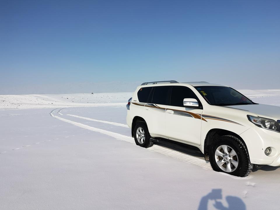 在冰天雪地里，普拉多车上雪地带好吗？还是越野带好？