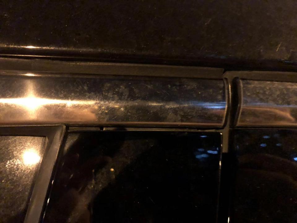 哈弗f7-车身侧面发生挂蹭   走保险4s店把左前门换了  说是原厂门  但是总感觉这个们短一点   而且关上比后面的门出来一点   门拐里面还有磨损