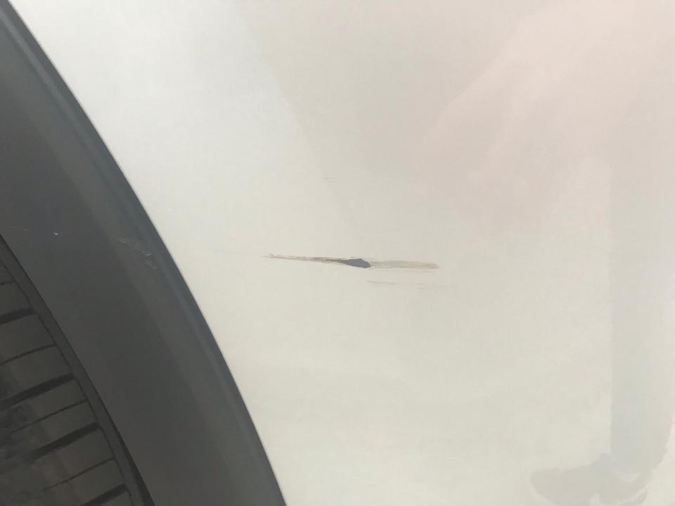 哈弗f7，新车不到一个月，剐蹭了一小点 漏底漆了，不修补好不得劲……大约得多少钱 4s店的话