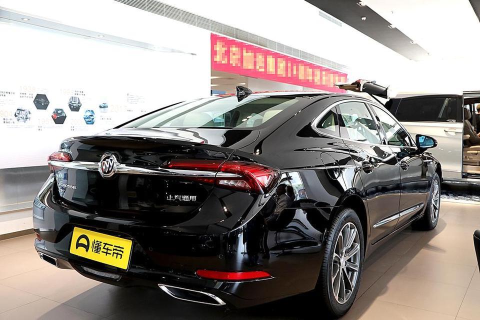 别克君越这个也是电子档杆了吧？这个怎么用？能不能简单介绍下？这车用的轮胎型号多少？