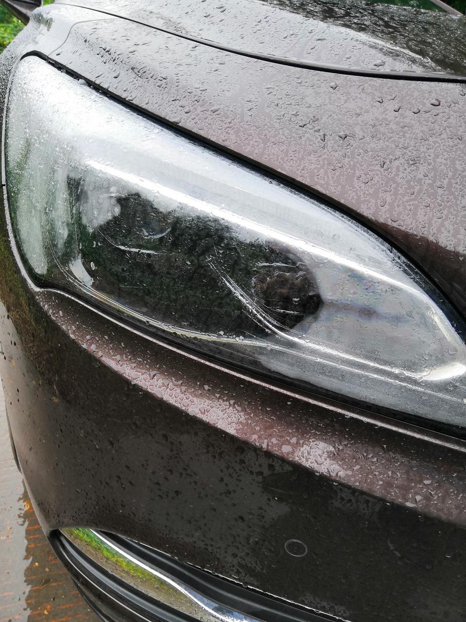 君越-大灯一下雨就起水雾正常吗？属于质量问题吗？有没有解决办法？求解  谢谢！