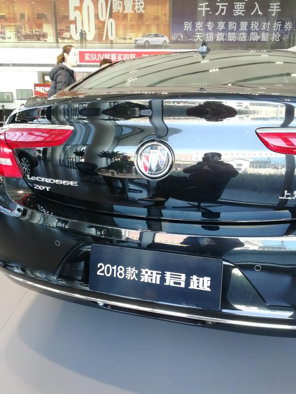 君越-怎么办怎么办！！急！急！急！  交了定金了，结果一看车生产日期半年了，怎么办，我问他给换个 他说换不了  怎么办啊，，，，