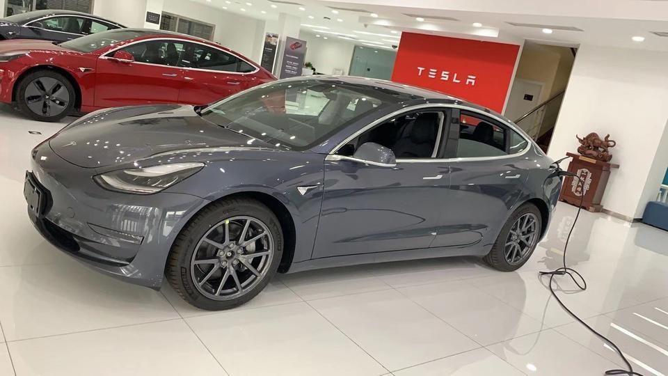 model 3-本来打算入手双擎豪华，但是特斯拉国产的消息突然来了，两车落地差了大约四五万，请车友站在理性的j角度帮我选择一下，谢谢?