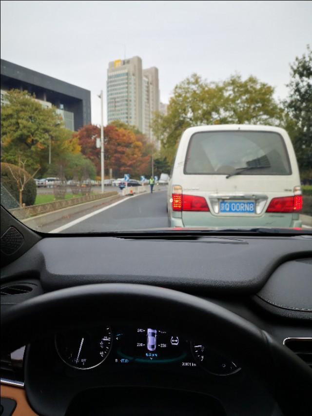 各位车友大家好，我的是一个16年的君越28t
有个问题想请教大家，之前讨论过保养机油更换时间的问题，全合成机油完全可以10000公里换机油（视具体使用条件而定），不用完全按照4S店的三个月5000公里保养。
但是我发现一个问题，保养中的其他项目，例如：火花塞、刹车油等等，类似这些部件的更换周期是否应该完全按照4S店的建议，上次去店里说火花塞按照公里数需要更换，但是我实际开起来并没有什么感觉。
想问一下，关于这些东西我们应该按照一个什么标准更换，谢谢大家，期待