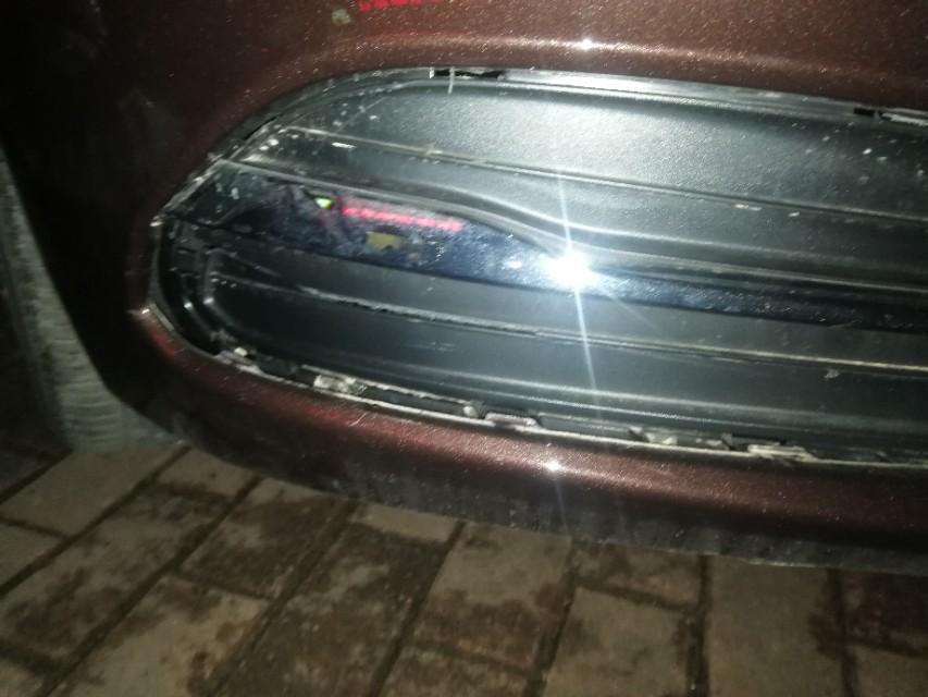 君越-前天提的车，昨天就挂彩了。换下中网要多少钱，要不要报保险