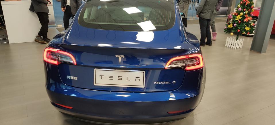 model 3-国产版高级网络服务有哪些限制啊，能联网吗，可以看实时路况吗，这很关键，未来都是网络时代车机互联啊。。。