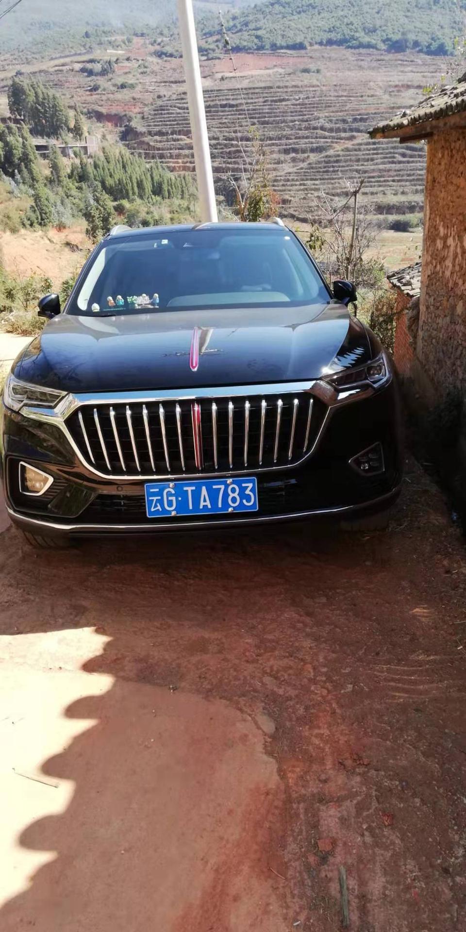 红旗hs5-这辆车这个小磕碰  多少钱修理费