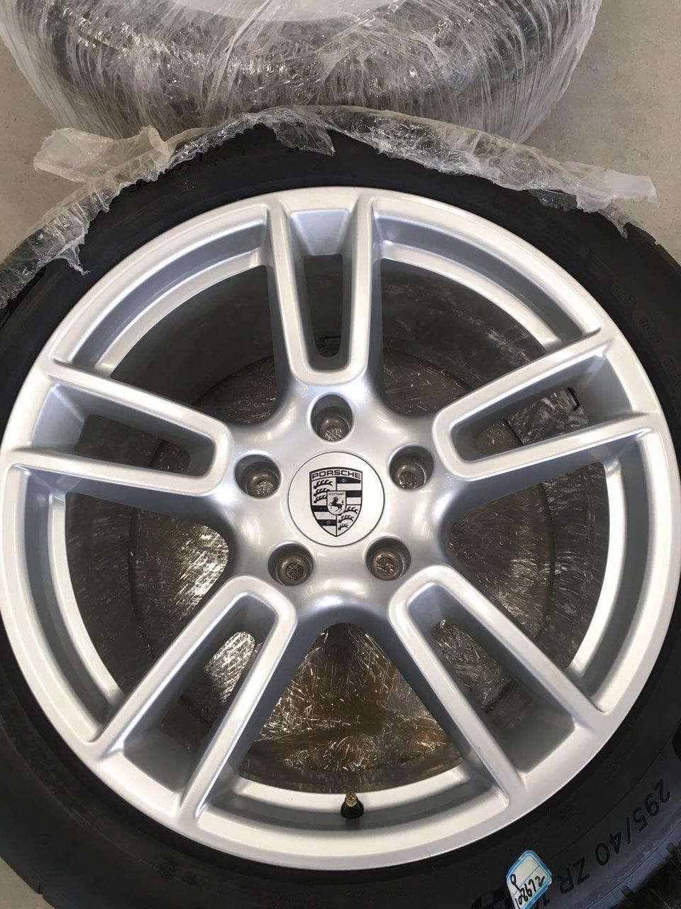 panamera-有要19原厂轮毂轮胎的吗，全新的。成都地区超低价出售