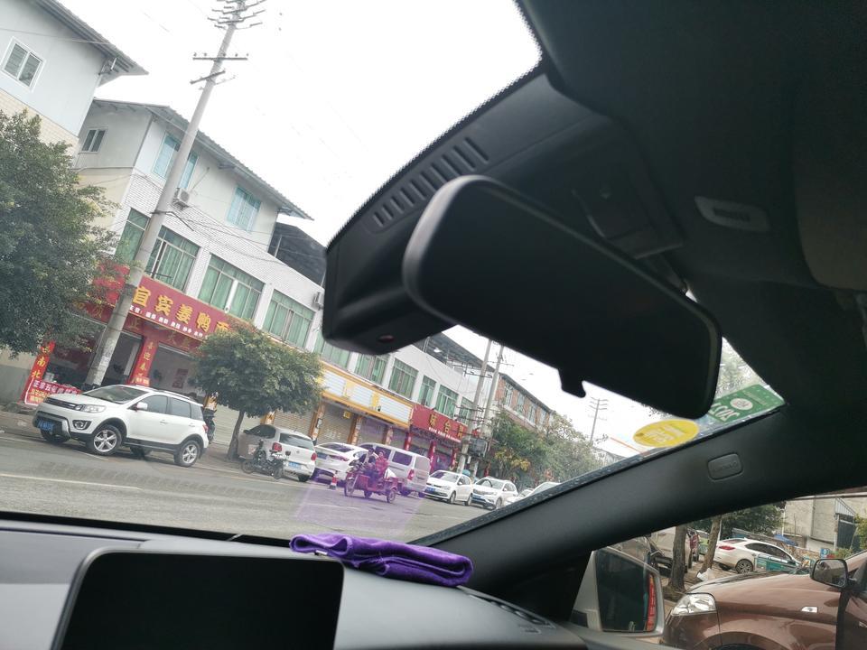 奔驰cla级-请问CLA前挡这个是什么东西？二手车没使用说明书好多不懂的，先谢谢了