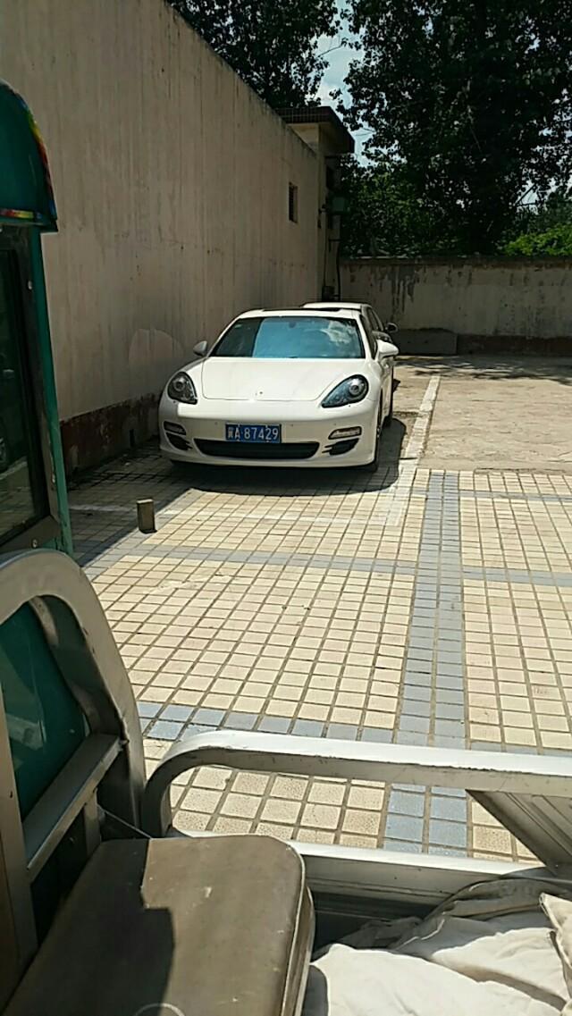 panamera-大家看看这是什么车，这辆车现在多少钱可以买到?高手在民间吗？????