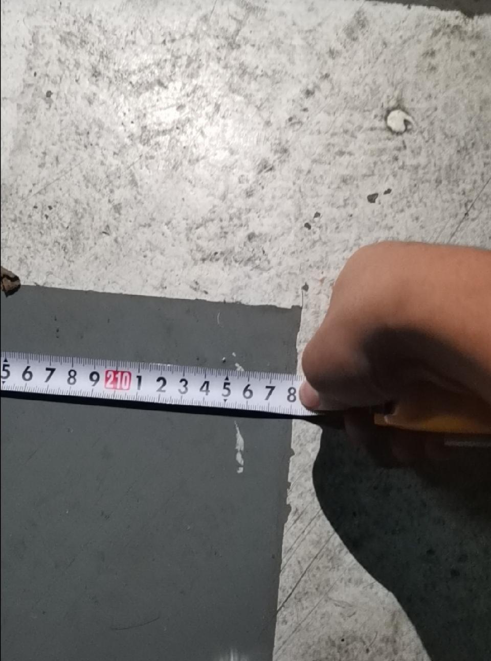 宝马x3-新手小白入手2020款X3 28求教个问题，谢谢了
上个月刚拿的驾照，技术肯定很菜，准备小区买个车位，这个车位218cm(不含白线)，车位旁边又是个柱子，这个车位对于新手会不会是个挑战啊，会不会容易剐蹭(黑色福特这个车位)
