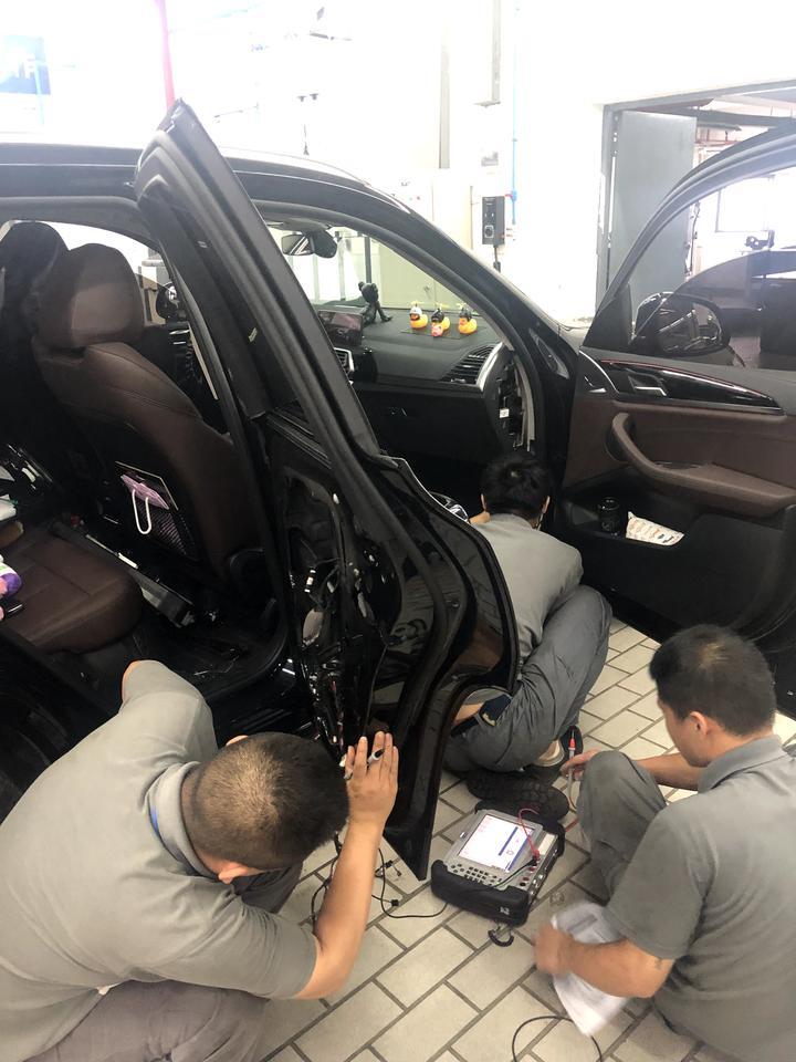 宝马x3-请问各位大神 车友 X3底盘装甲多久要喷一次
4S店给我加装无钥匙线路接错了，修了3天才修好，现在他们说赔偿我一次底盘装甲 请问这样的赔偿方案合理吗