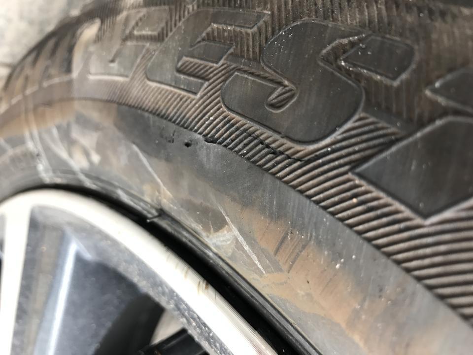 逍客-请问一下轮胎这样，需要去换吗？不小心碰到马路牙子了。谢谢各位