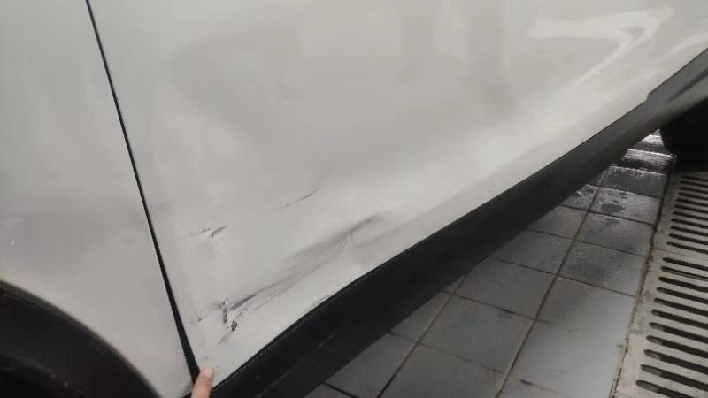 逍客-刚开两个月的车被碰了！须不须要换门？