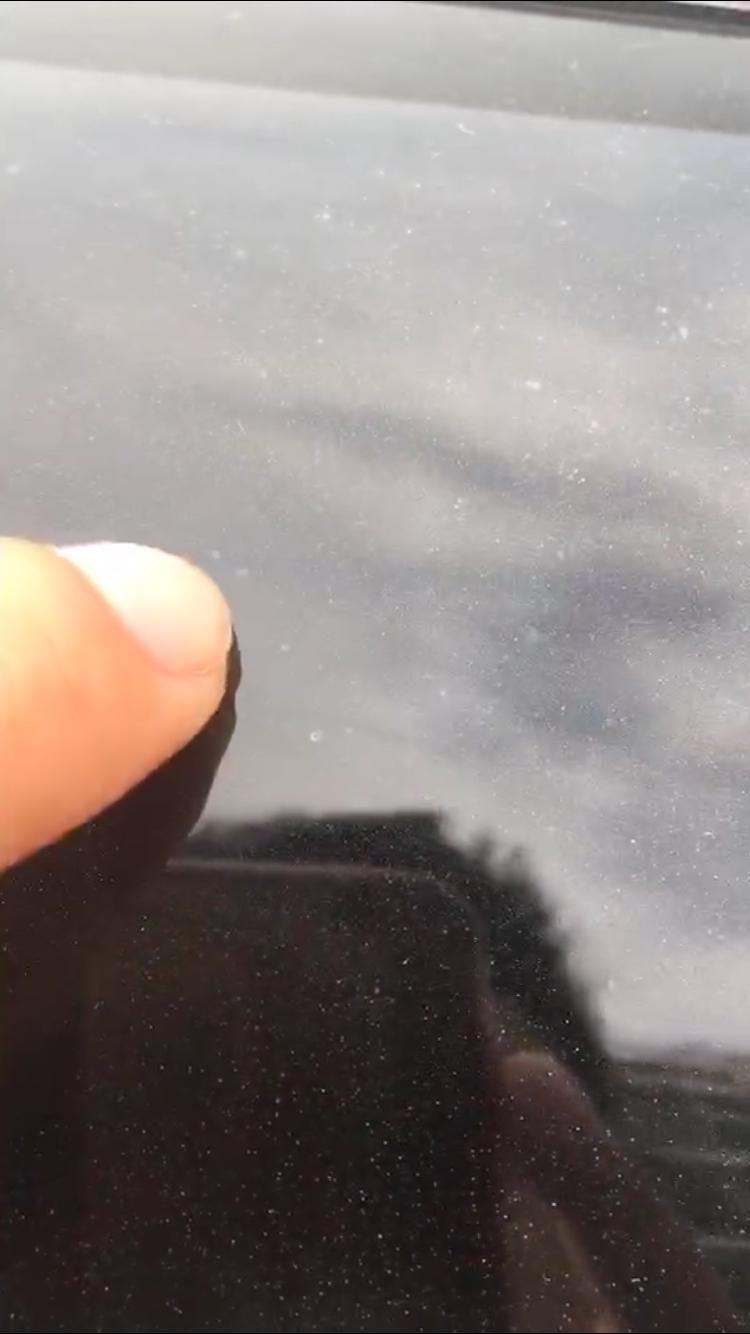 逍客-新车 车漆一点一点白点怎么办 点的中心有黄色的东西，毛巾擦过去会很糙，会小小勾住的感觉，用牙膏可以清除一些 ，但是不知道全部怎么去除，有没有大神帮忙解答下。