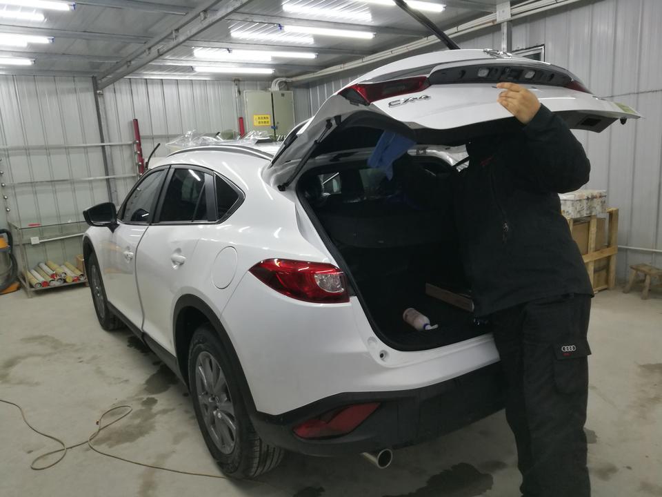 马自达cx-4-18款品味升级版，开了有4000多公里，发现副驾驶周围像是头顶处哪里有异响？走颠簸路段就会有，请问是什么原因，是有什么没安装好吗还是什么？