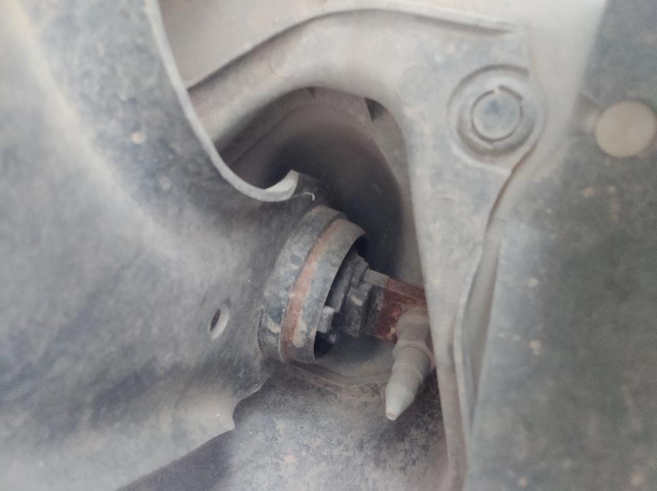 马自达cx-4-16款cx4  2年多的车   这个位置生锈   你们有吗？