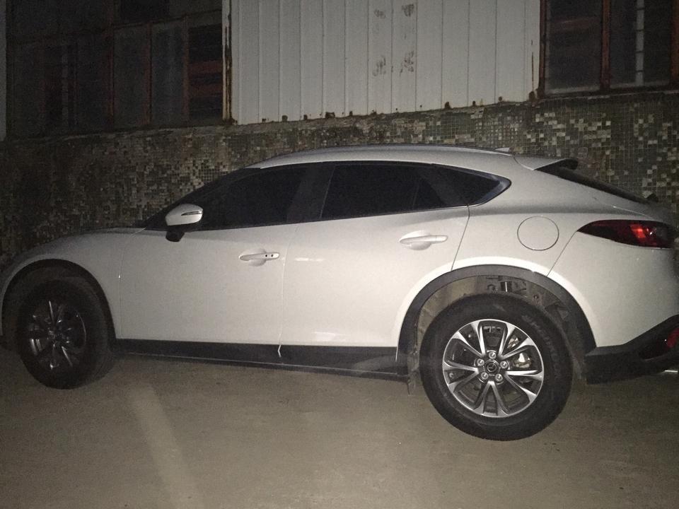 马自达cx-4-2.0CX_4排气管有水正常吗？没开空调。