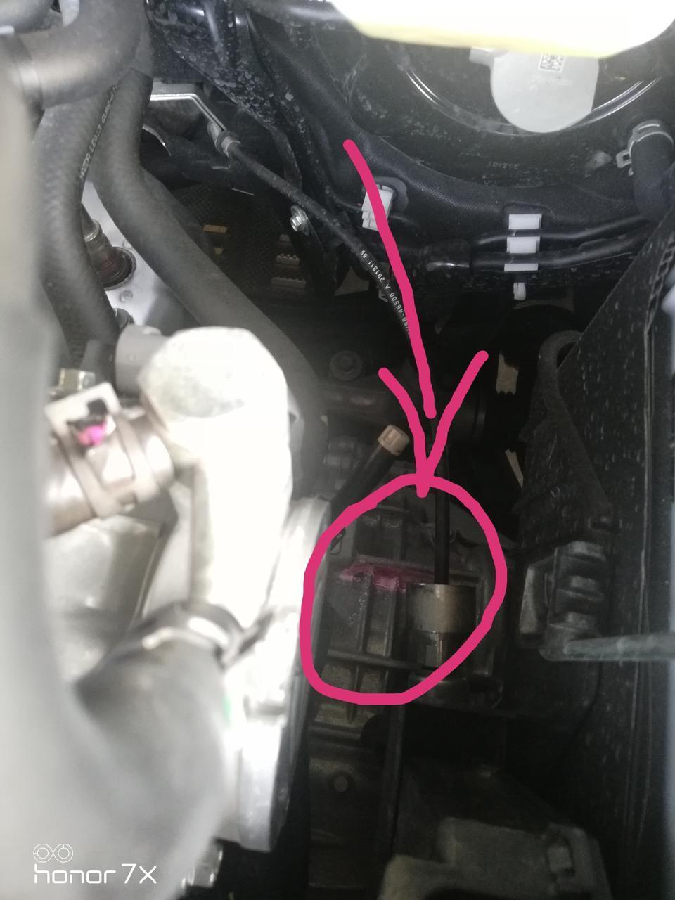马自达cx-4-cx4   提车70天  这是冷冻液渗漏的痕迹吗？什么原因造成的，是不是属于质量问题，求解，谢！