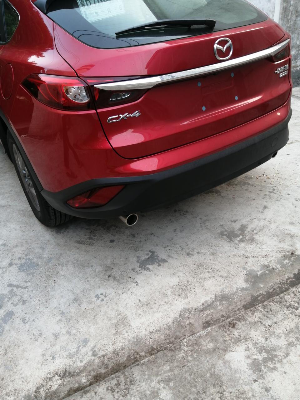 马自达cx-4-汽车早上启动冒白烟！ 但是开一会就正常了！是怎么回事！还有水地上！。现在天还不冷。新车