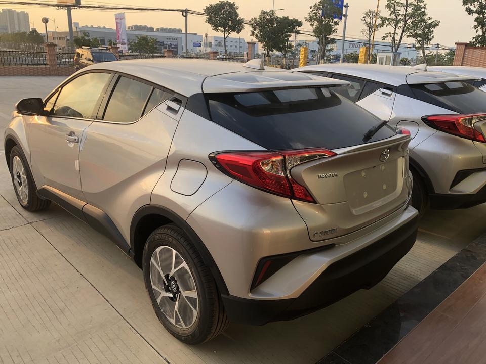 丰田c-hr-前几天去验了车，下周提车，4s店不给做底盘装甲，验车的时候看到底盘加了一层黑色的塑料护板，请问车友们还有没有必要去外面汽修店做底盘装甲，就是喷沥青，防锈